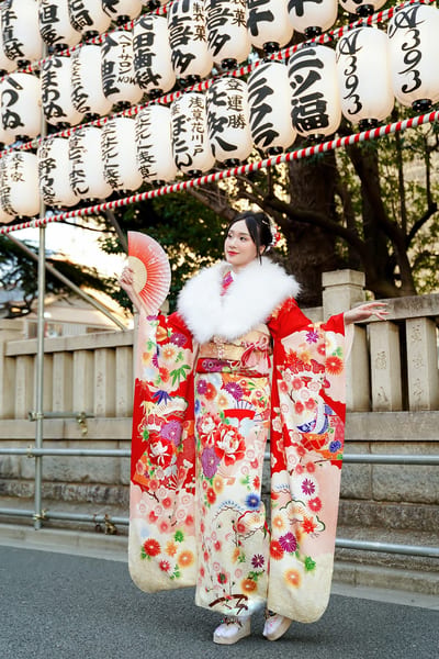 Furisode — kimono photoshoot in Asakusa, Tokyo